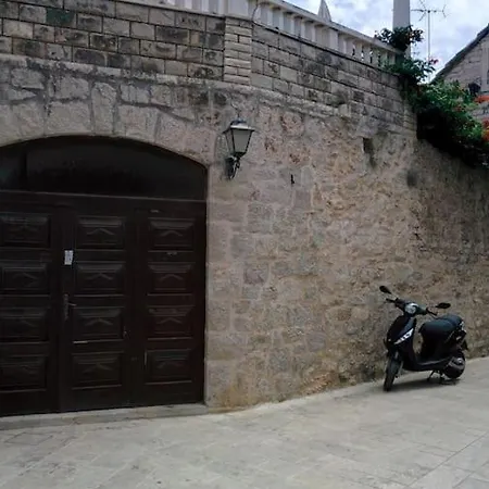 Gomila Jelsa (Hvar)