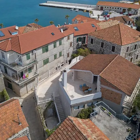 Gomila Jelsa (Hvar)